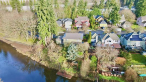 Your Waterfront Oasis- A Luxurious River House in Bothell